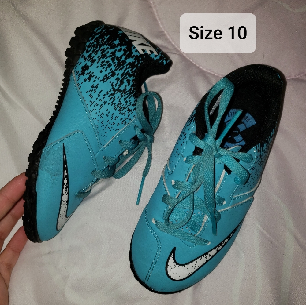 Size 10 nike toddler indoor cleat